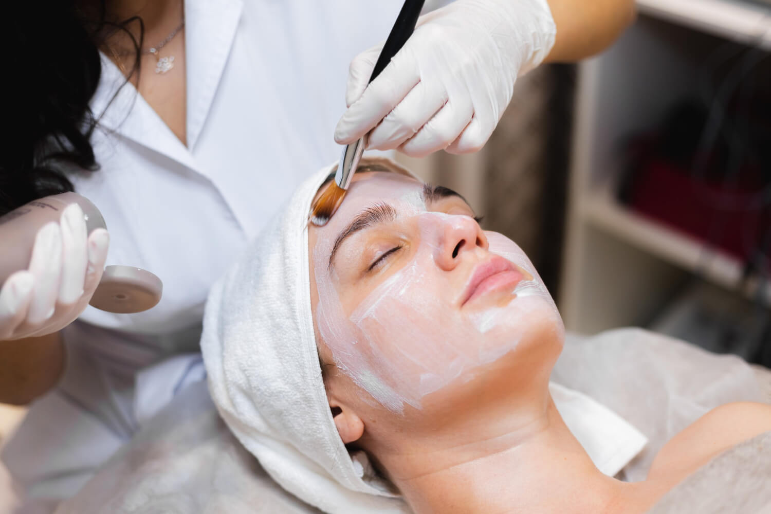 skin care salon in Gulmohar Colony Bhopal